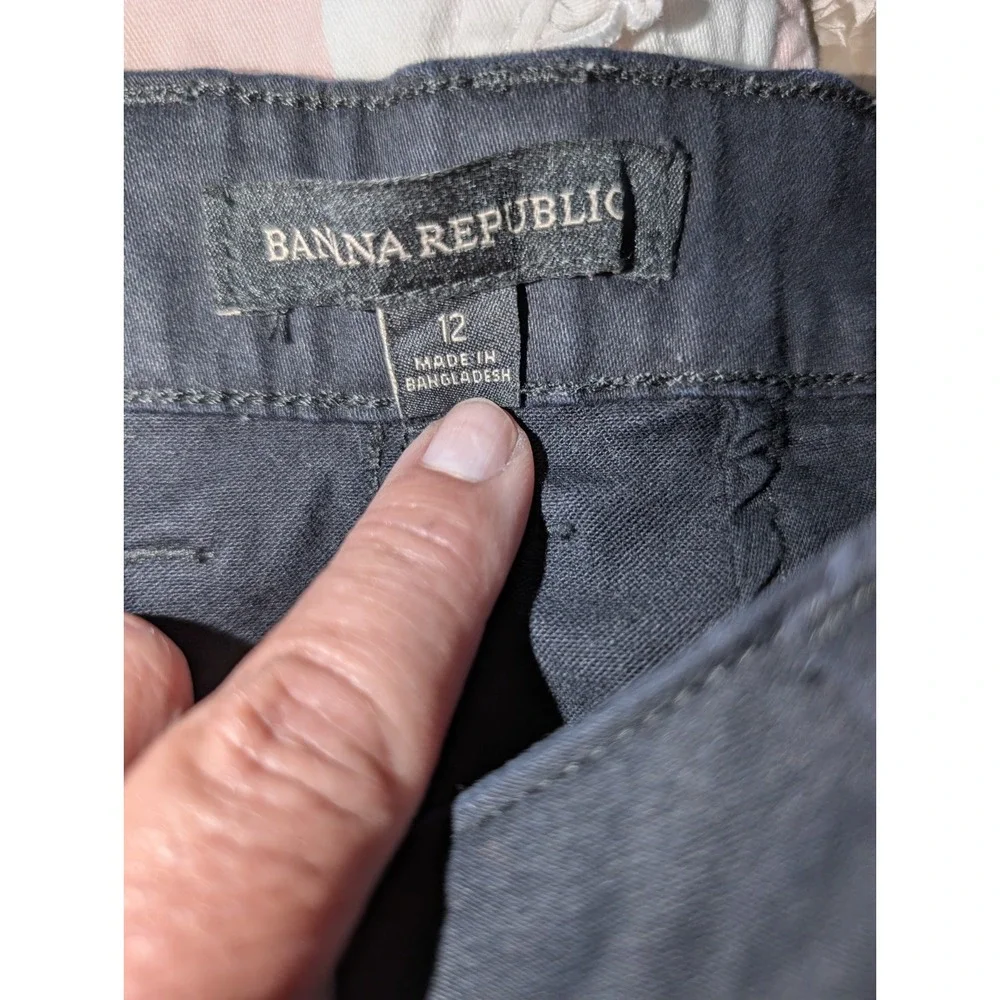 Banana Republic Ladies Everyday Trendy Zip Fly Shorts with Pockets Size 12 Black